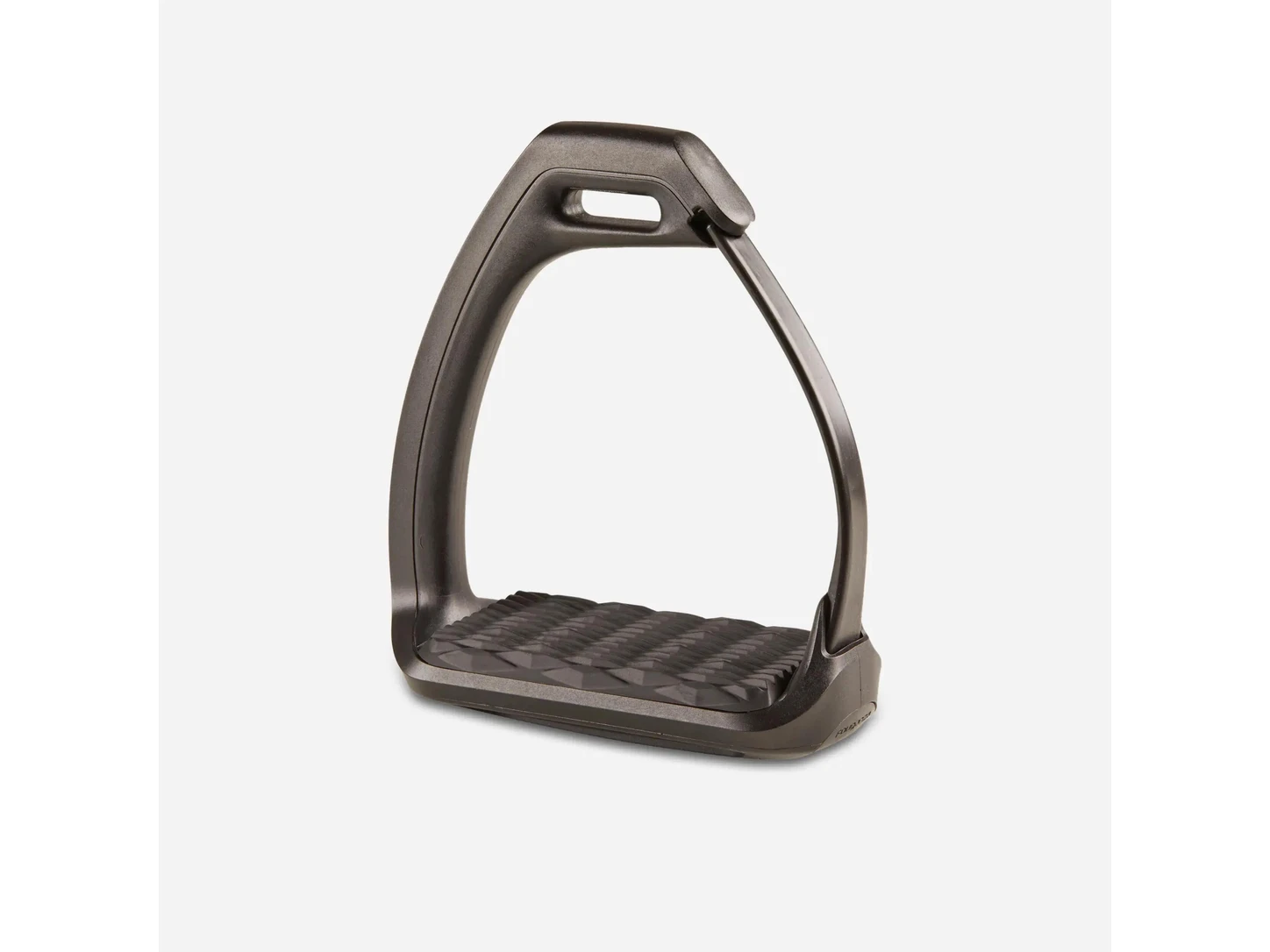Étriers de sécurité : lesquels choisir ? Étrier de sécurité Fouganza 500 noir graphite, avec plancher large à grip et lame extérieure d’ouverture.